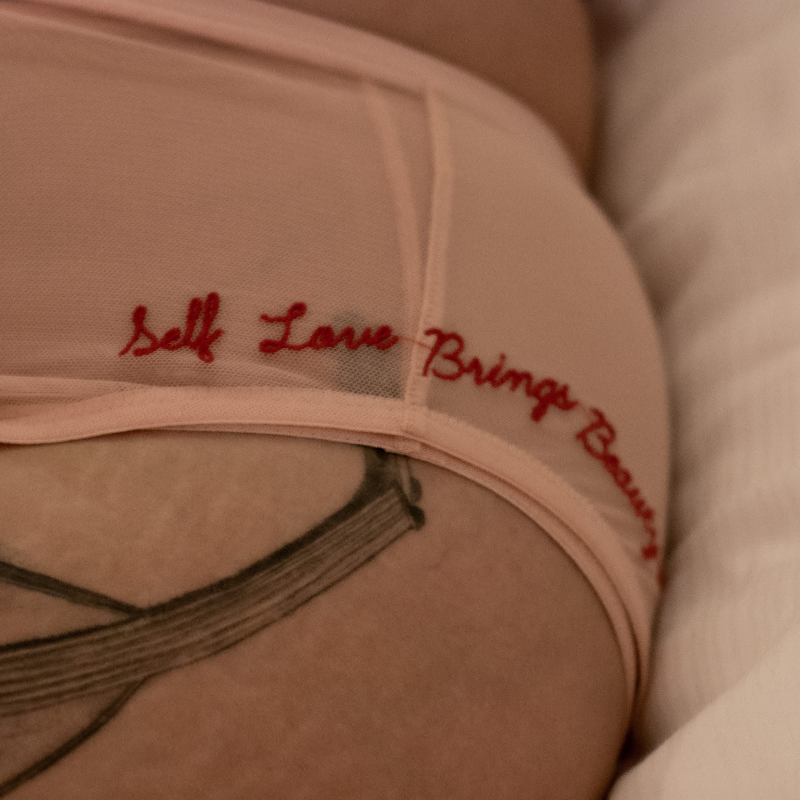 blog-lingerie-plus-size-playful-promises-self-love-détail